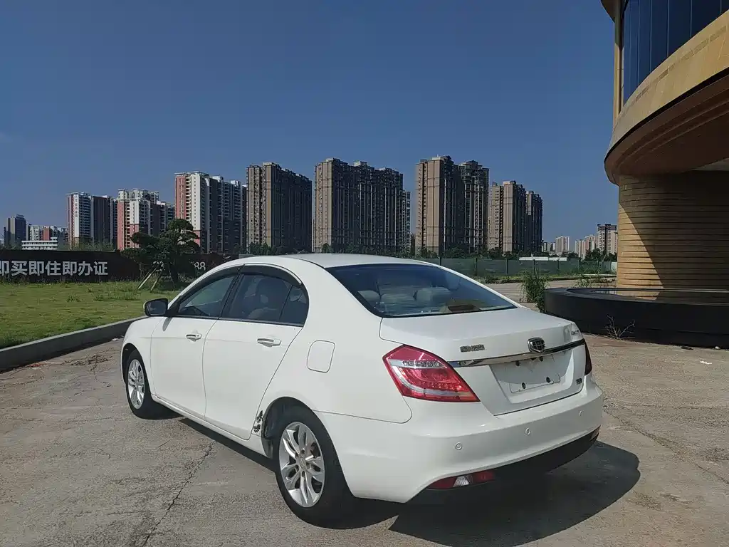 Geely Emgrand 2014 — фото 12