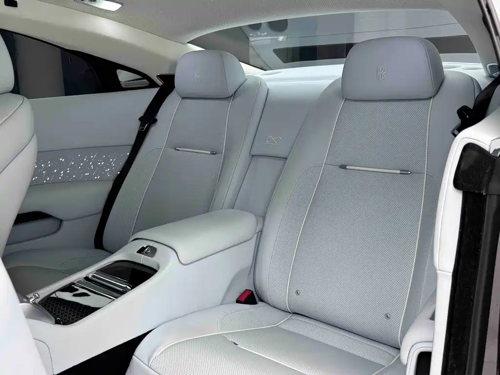 Rolls-Royce Wraith 2015 — фото 25