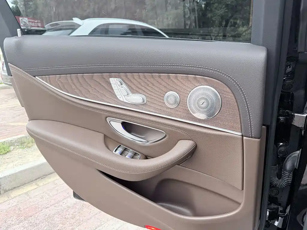 Mercedes-Benz E-Class 2023 — фото 11
