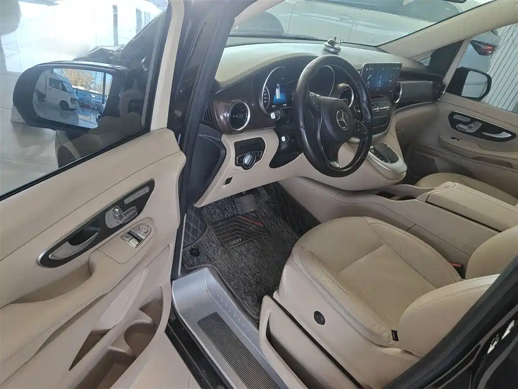 Mercedes-Benz V-Class 2021 — фото 13
