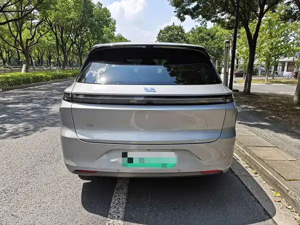 Li Auto L6 2024