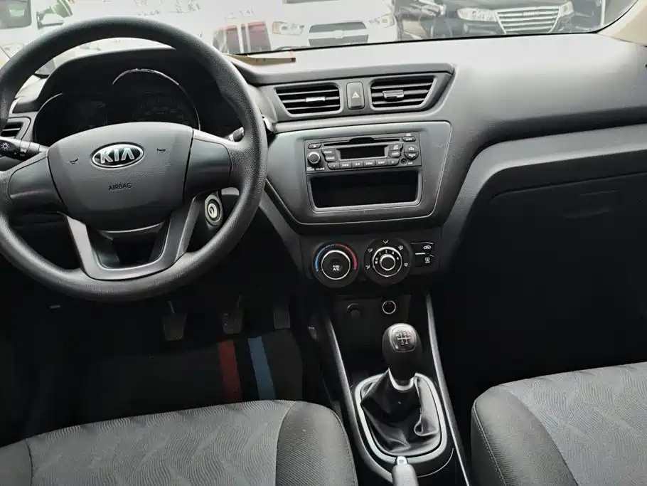 Kia K2 2013 — фото 12