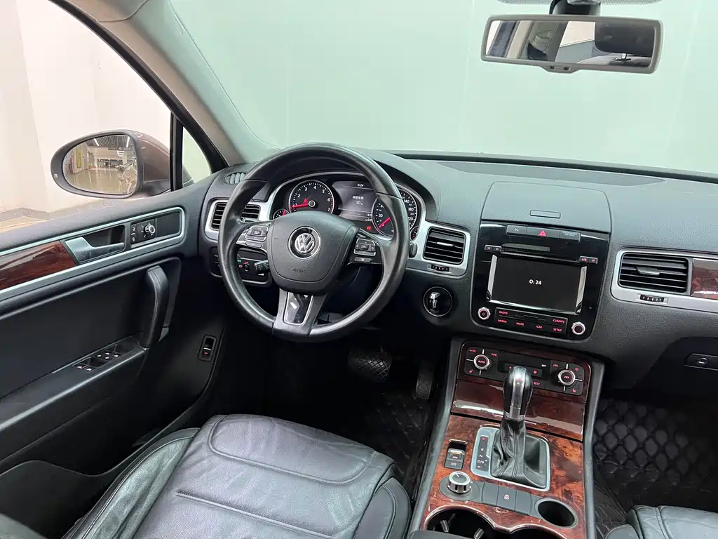 Volkswagen Touareg 2013 — фото 23