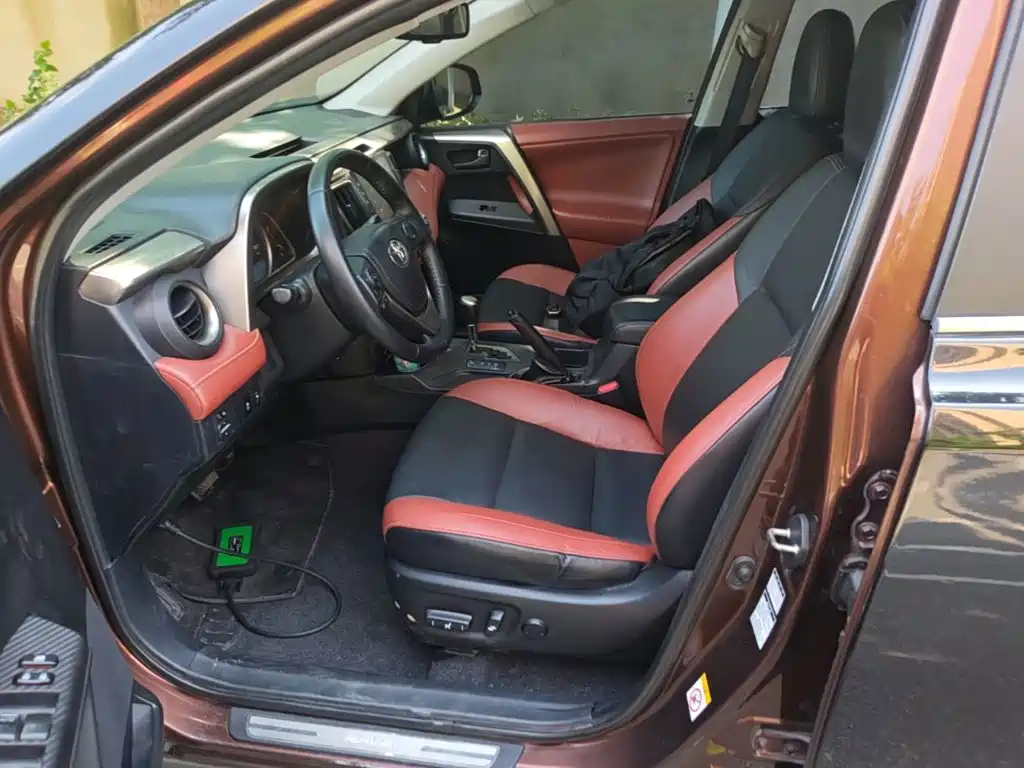 Toyota RAV4 2015 — фото 15