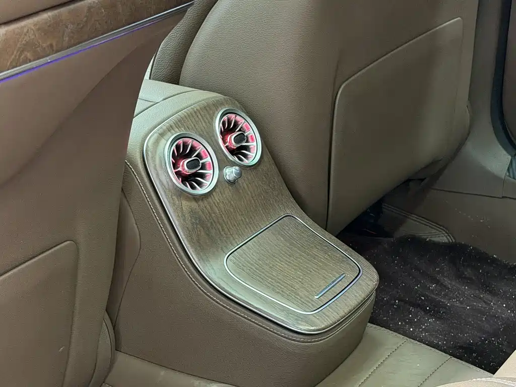 Mercedes-Benz E-Class 2022 — фото 16