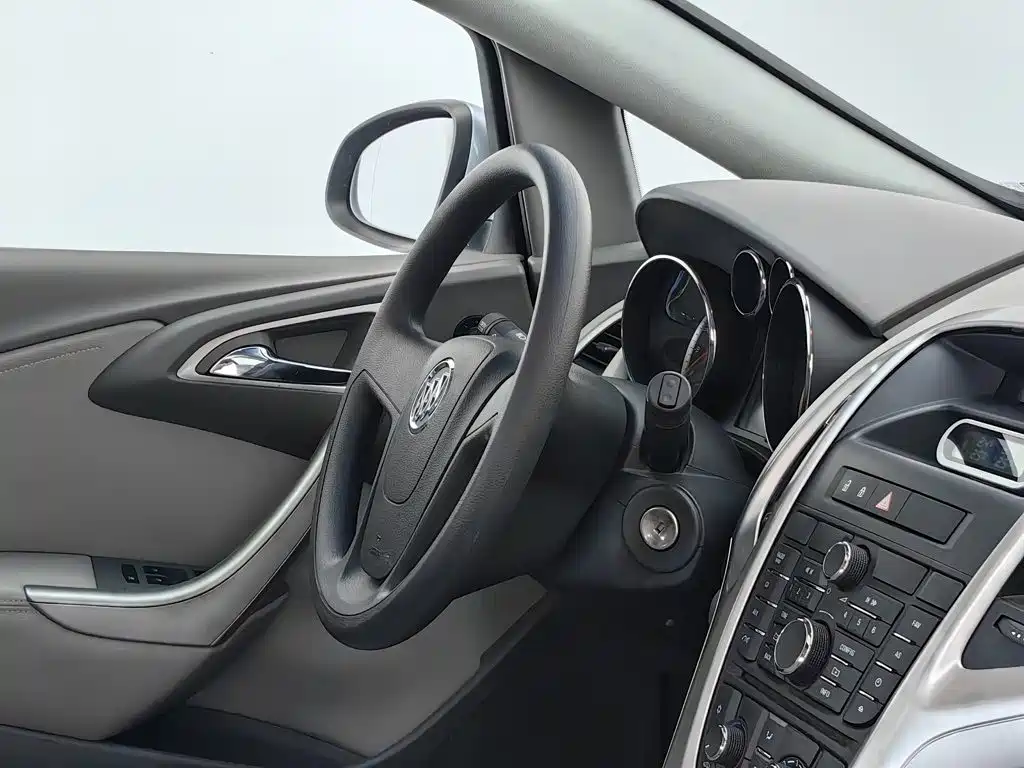 Buick Excelle 2012 — фото 22