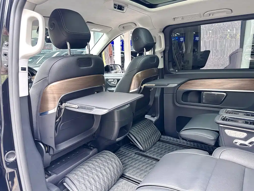 Mercedes-Benz V-Class 2022 — фото 30