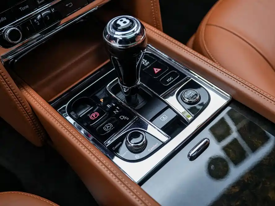 Bentley Mulsanne 2015 — фото 16
