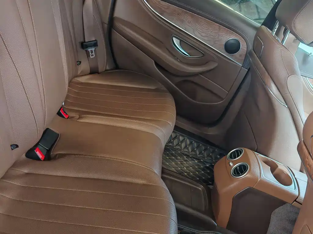 Mercedes-Benz E-Class 2019 — фото 11