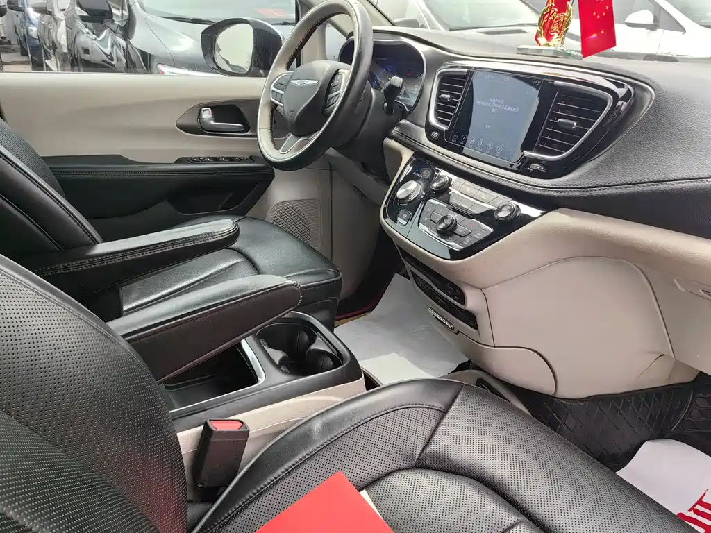 Chrysler Grand Voyager 2018 — фото 15