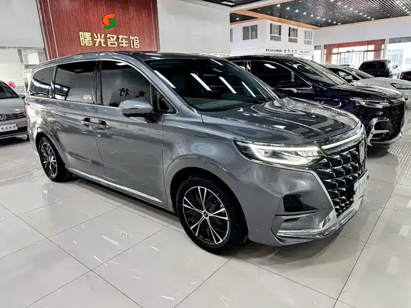 Roewe iMAX8 2023