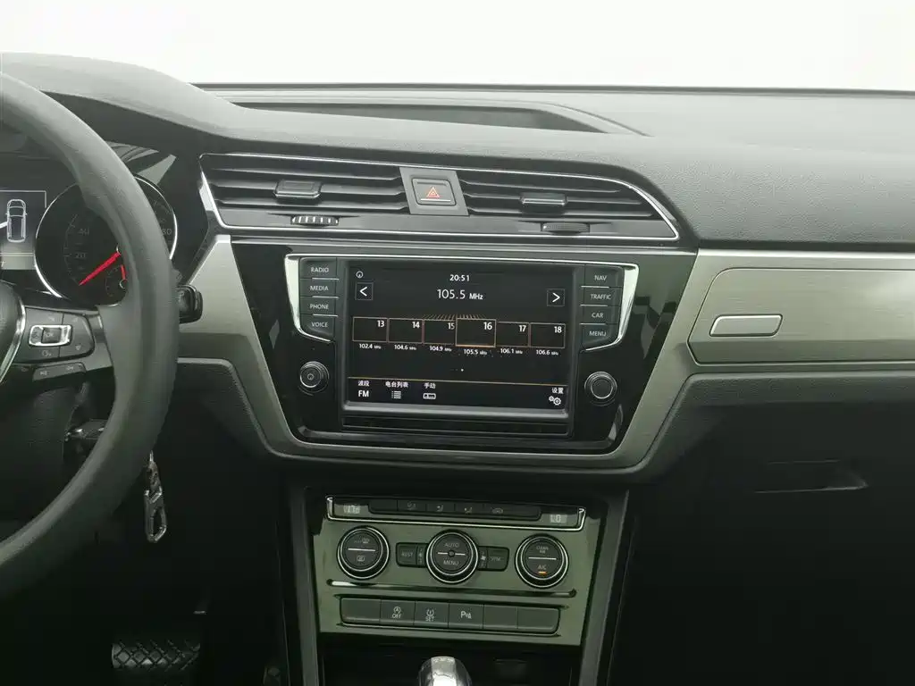 Volkswagen Touran 2018 — фото 12