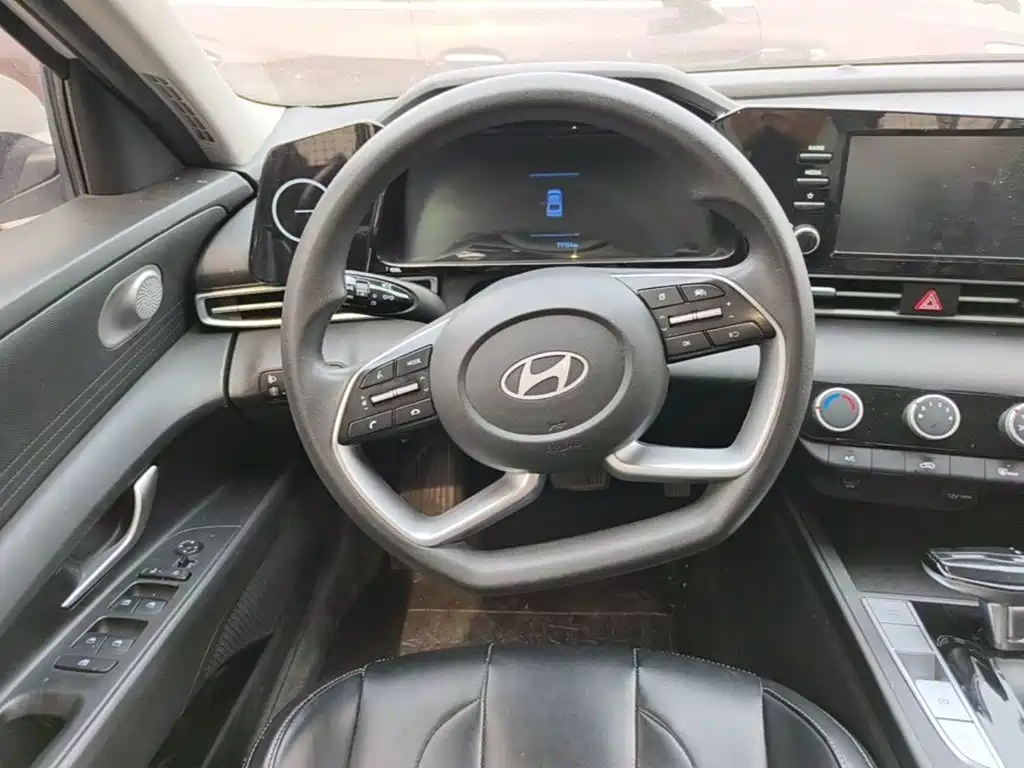 Hyundai Elantra 2023