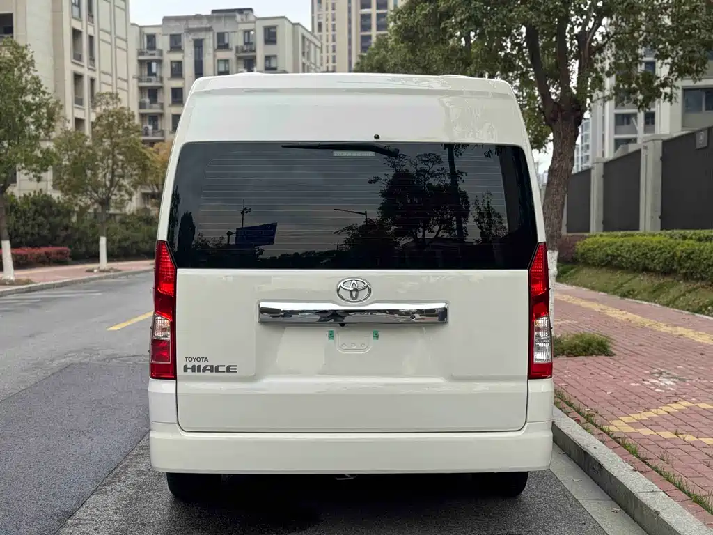 Toyota Hiace 2024 — фото 21