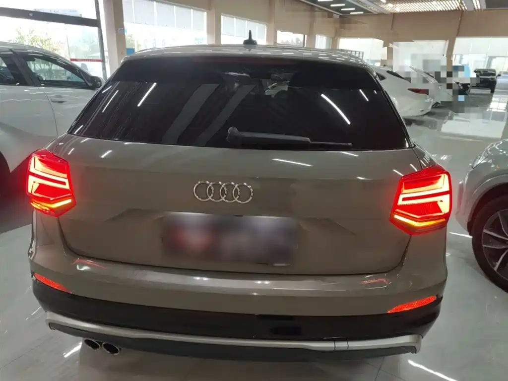 Audi Q2L 2019 — фото 22