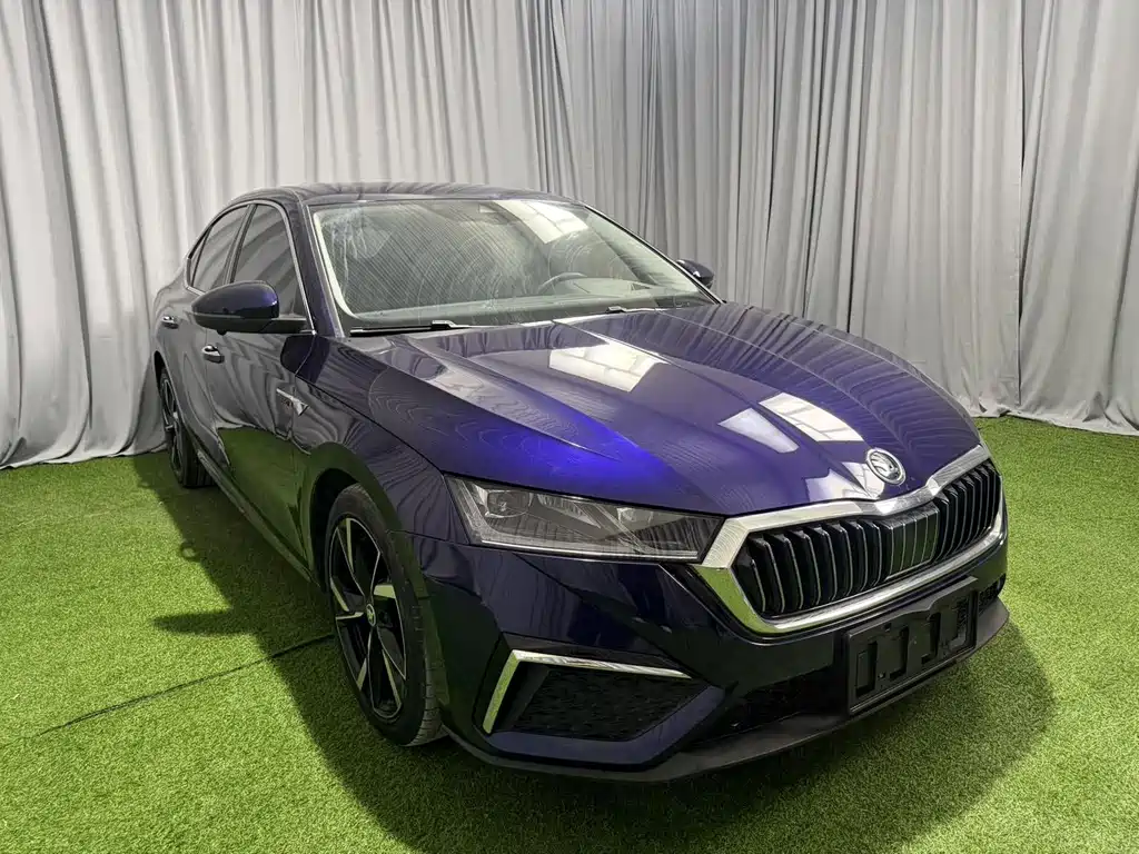 Skoda Octavia 2022 — фото 2