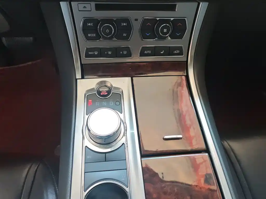 Jaguar XF 2015 — фото 14