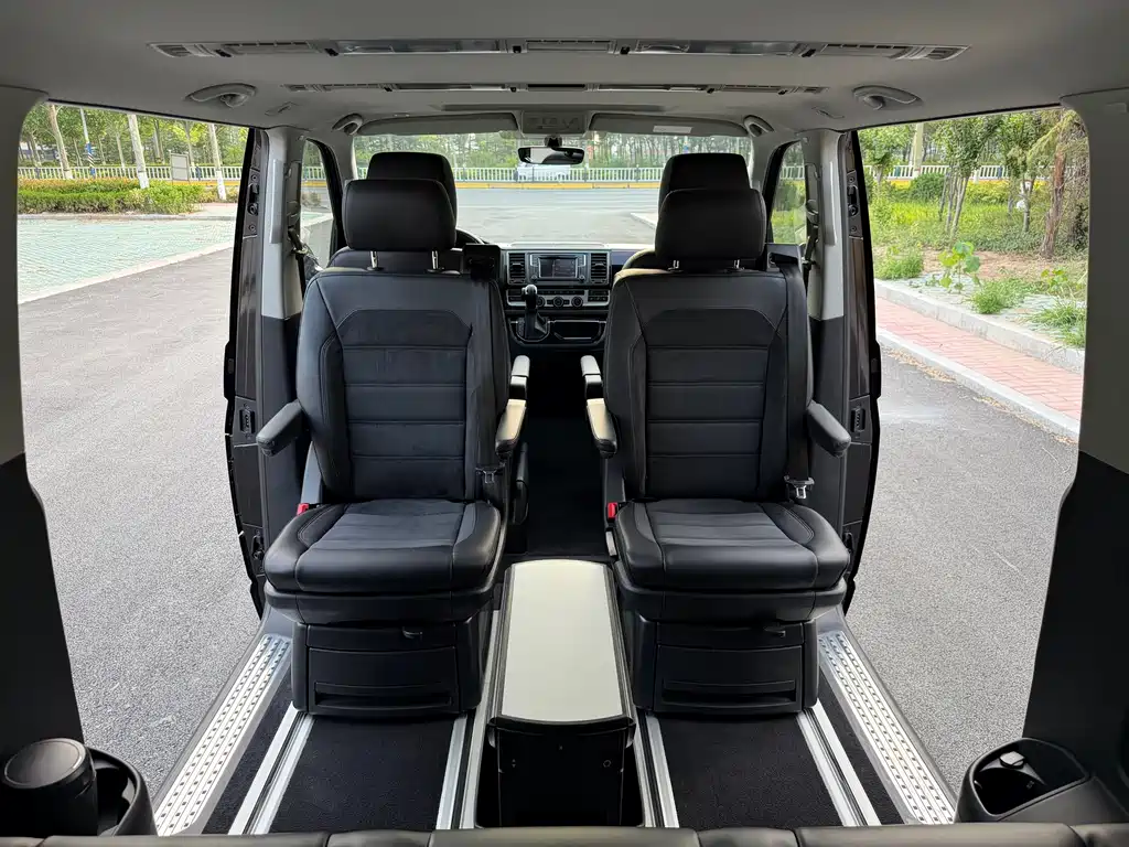 Volkswagen Multivan 2018 — фото 23