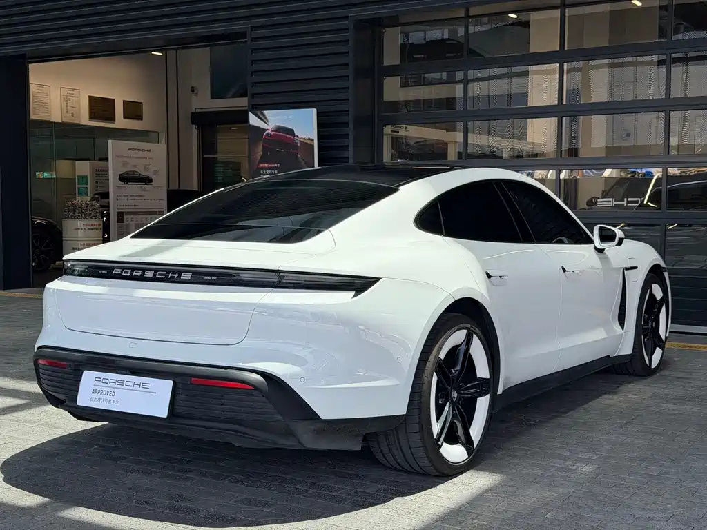 Porsche Taycan 2025 — фото 10