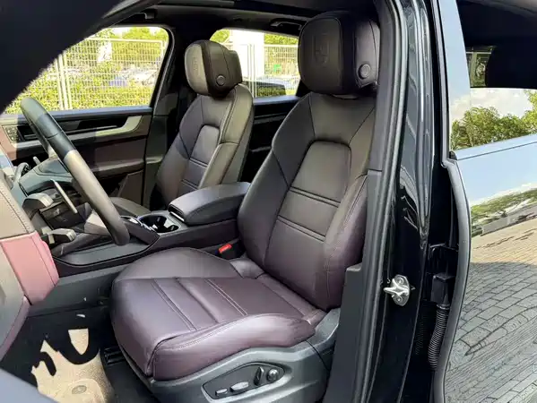 Porsche Cayenne 2025