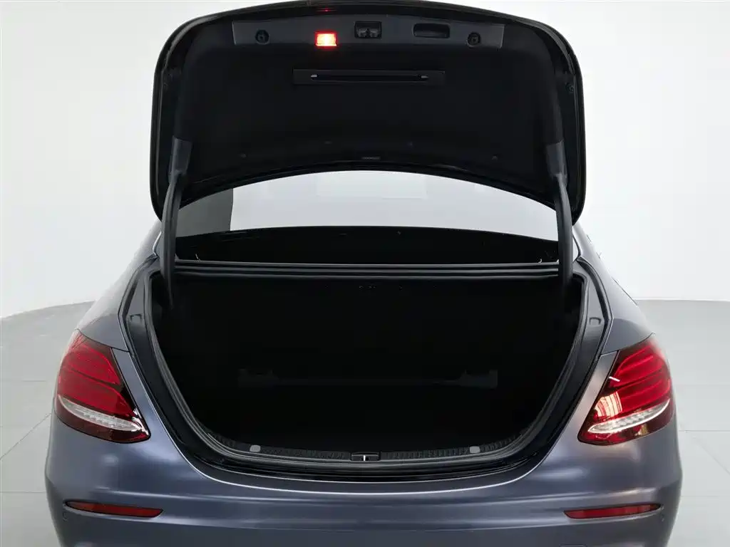 Mercedes-Benz E-Class 2019 — фото 16