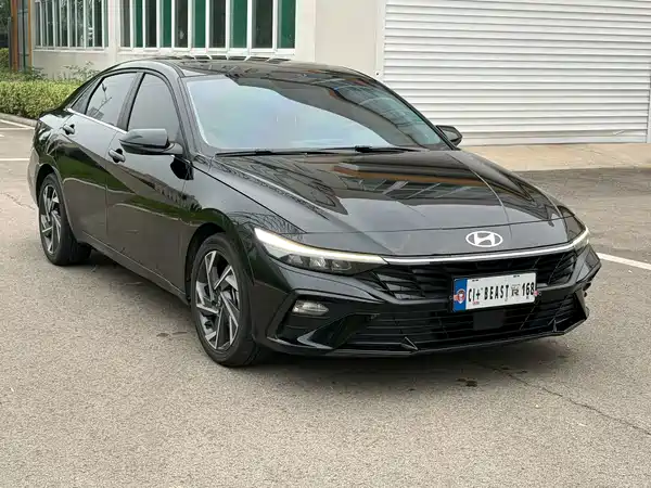 Hyundai Elantra 2025