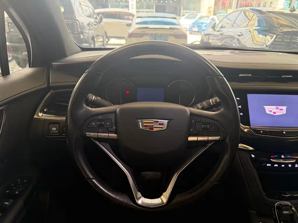Cadillac XT6 2020 — фото 11