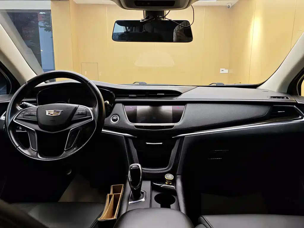 Cadillac XT5 2018 — фото 21