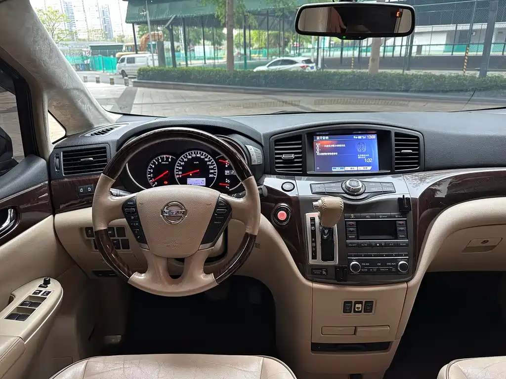 Nissan Quest 2014 — фото 14
