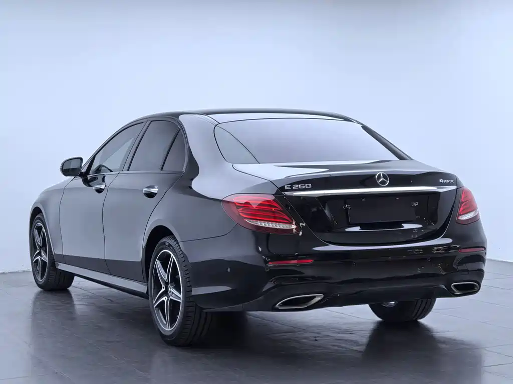 Mercedes-Benz E-Class 2019 — фото 18