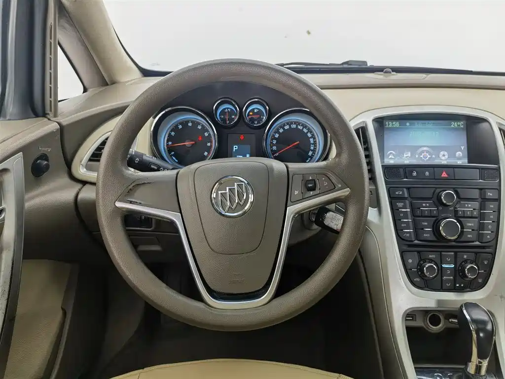 Buick Excelle 2014 — фото 11