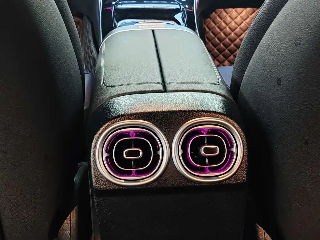 Mercedes-Benz C-Class 2023 — фото 11