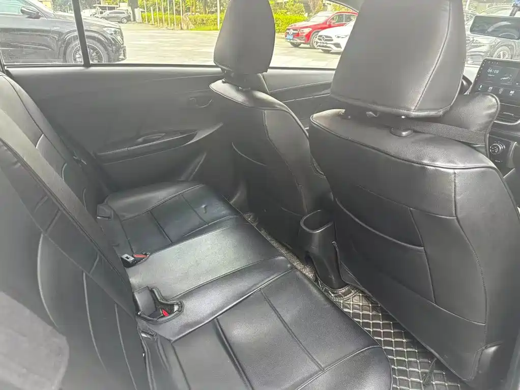 Toyota Yaris L 2021 — фото 13