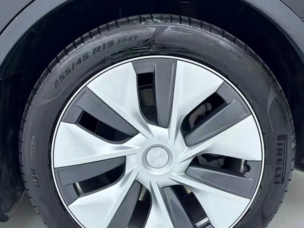 Tesla Model Y 2022 — фото 14