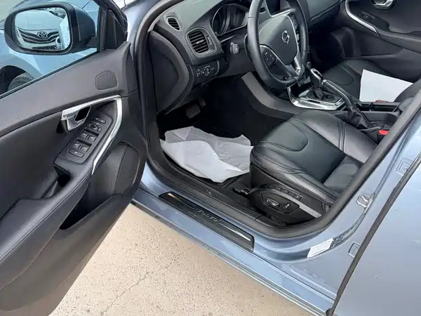 Volvo V40 2017