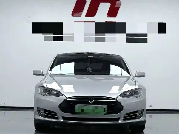Tesla Model S 2014