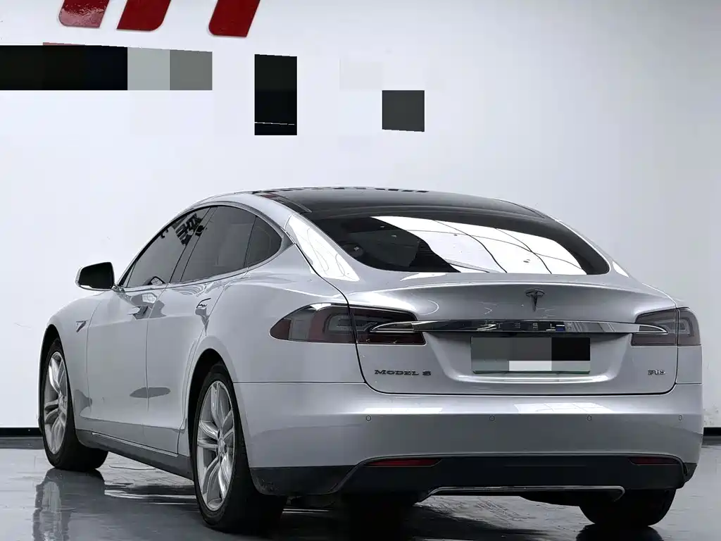 Tesla Model S 2014 — фото 11