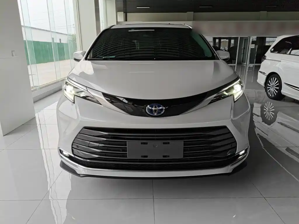 Toyota Sienna 2022 — фото 3