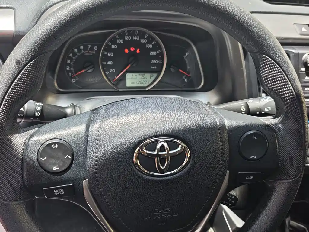 Toyota RAV4 2018 — фото 10