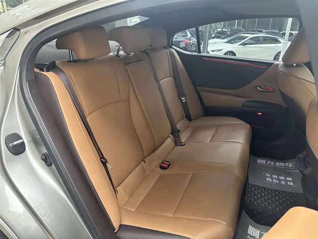 Lexus ES 2021 — фото 18