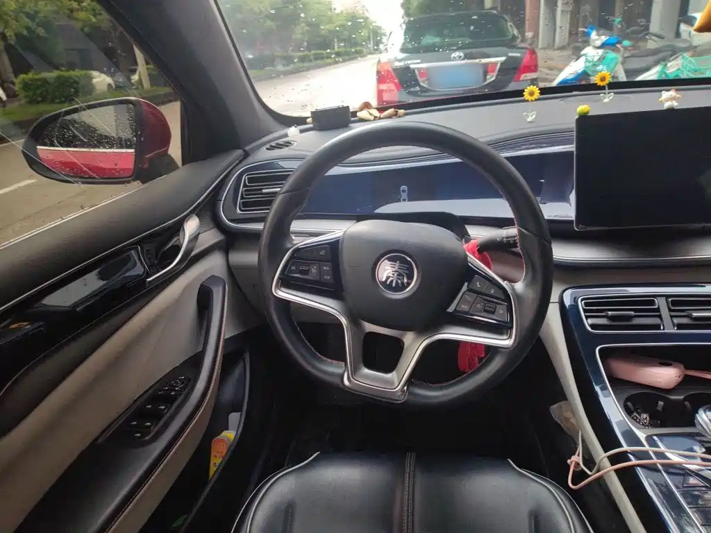 BYD Qin PLUS 2022 — фото 11