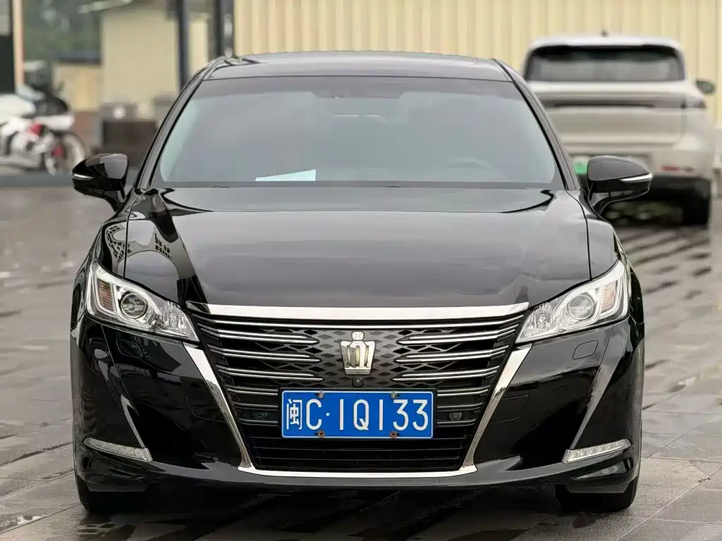 Toyota Crown 2018 — фото 2