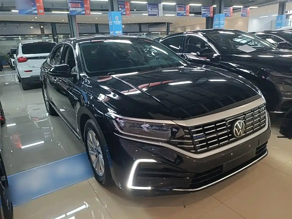 Volkswagen Passat PHEV 2024 — фото 4