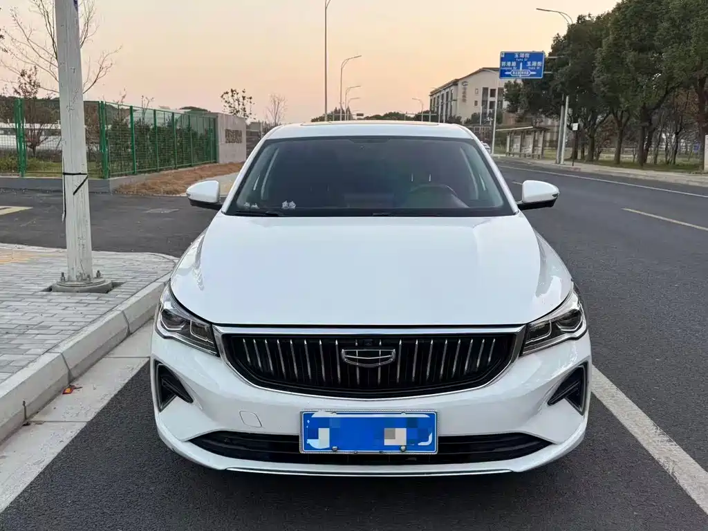 Geely Emgrand 2023