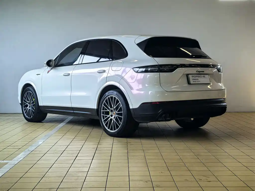 Porsche Cayenne Hybrid 2023