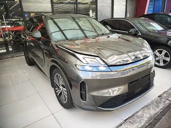 Lynk & Co 08 EM-P 2024