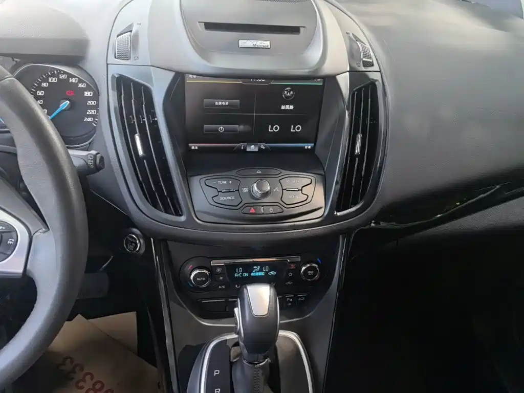 Ford Kuga 2015 — фото 13