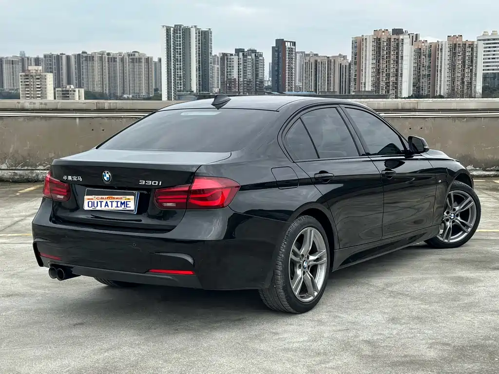 BMW 3 Series 2018 — фото 18