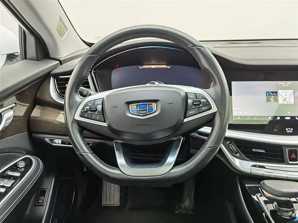 Geely Borui Hybrid 2018 — фото 11