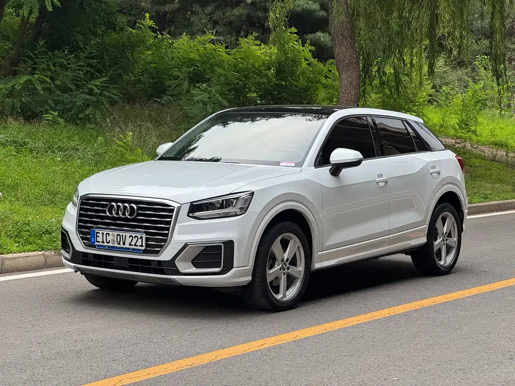 Audi Q2L 2020 — фото 1